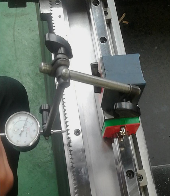 Máy cắt Laser sợi quang 1000w 2000w Ống kim loại Cnc để bán