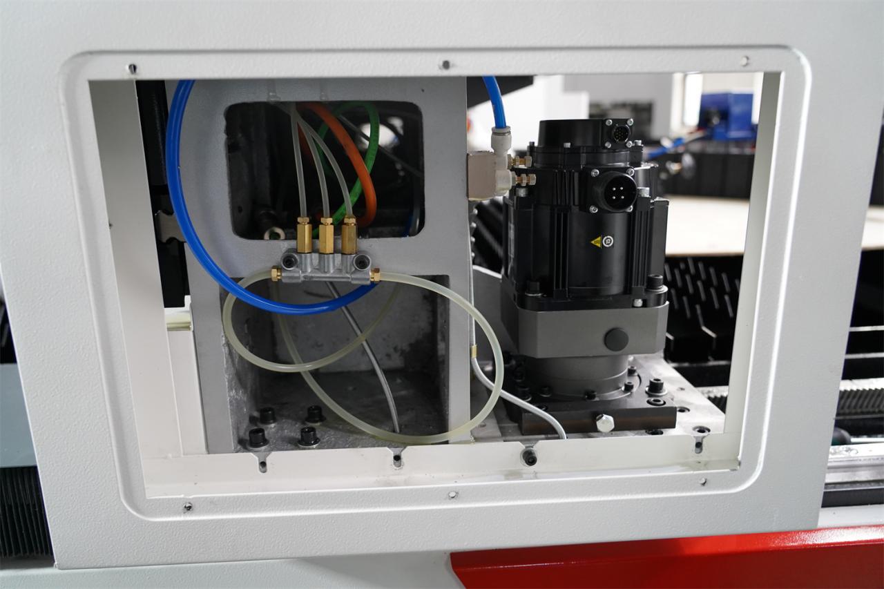 Máy cắt laser sợi quang Cnc bằng thép không gỉ 3015 4kw 1kw 2kw 3kw