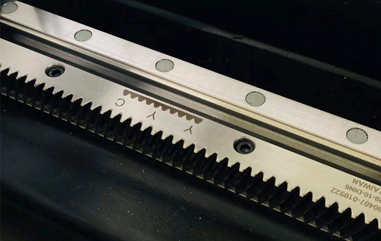 Máy cắt sợi quang 3015 để cắt tốc độ cao vật liệu kim loại 1-6mm