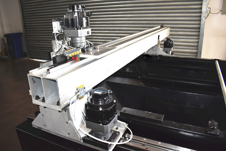 Máy cắt Laser sợi quang phẳng 2000 Watt